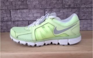 나이키우먼스듀얼퓨전ST21