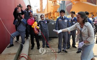 반기문 UN총장 부인 "안전항해 기원해요"