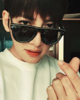 지창욱, 팬들에게 수줍은 손가락 하트 '뿅뿅' .. '사랑해'