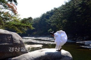 손영배 사진작가 앵글 속의 울산학춤은