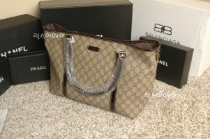 구찌쇼퍼백신상2